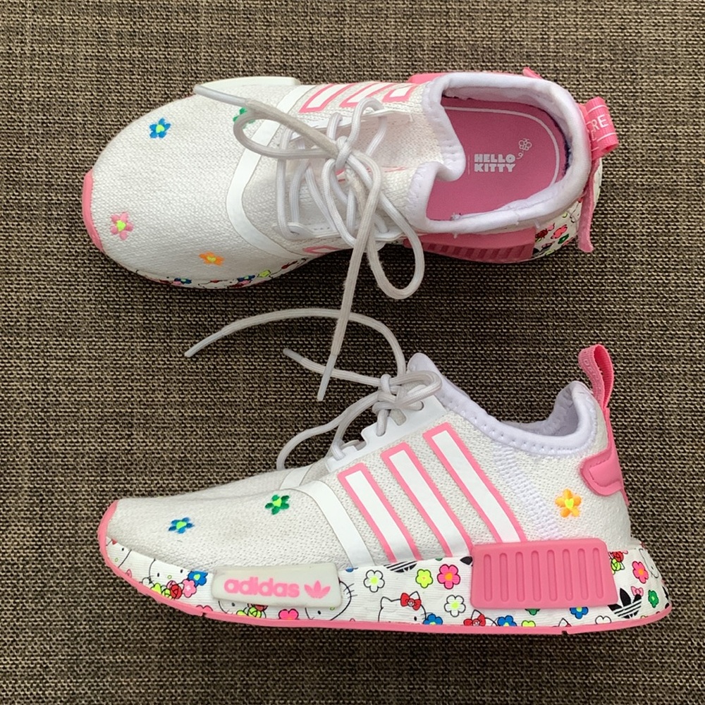 Girls Adidas Hello Kitty Nmd R1 J Sneakers